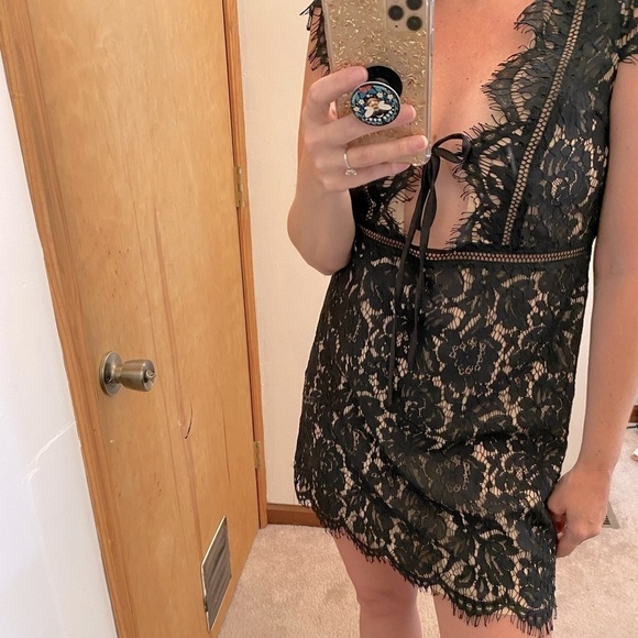 NWT Tobi Black Lace Nude Cap Sleeve Tie Front Dress - Picture 5 of 12